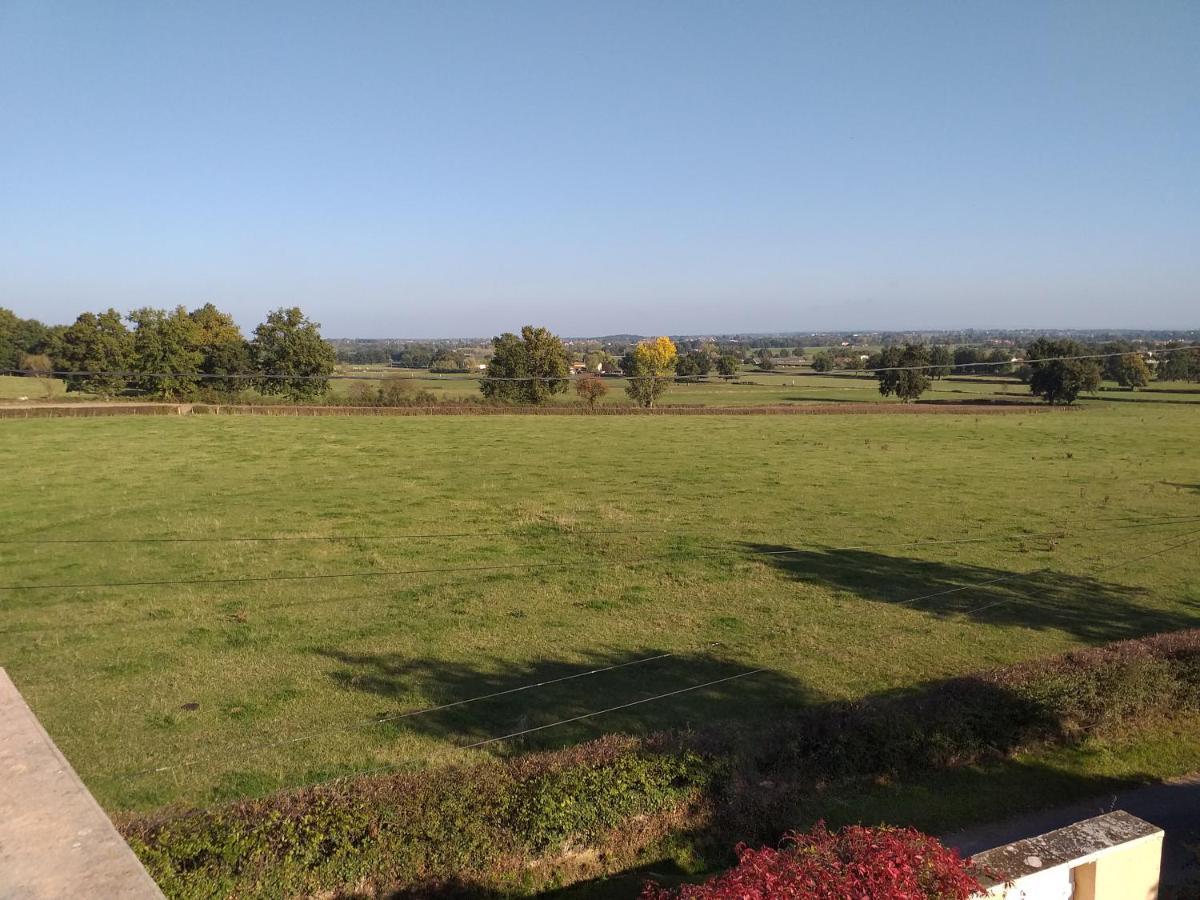Bed and Breakfast Domaine Berenguer Ouches Exterior foto
