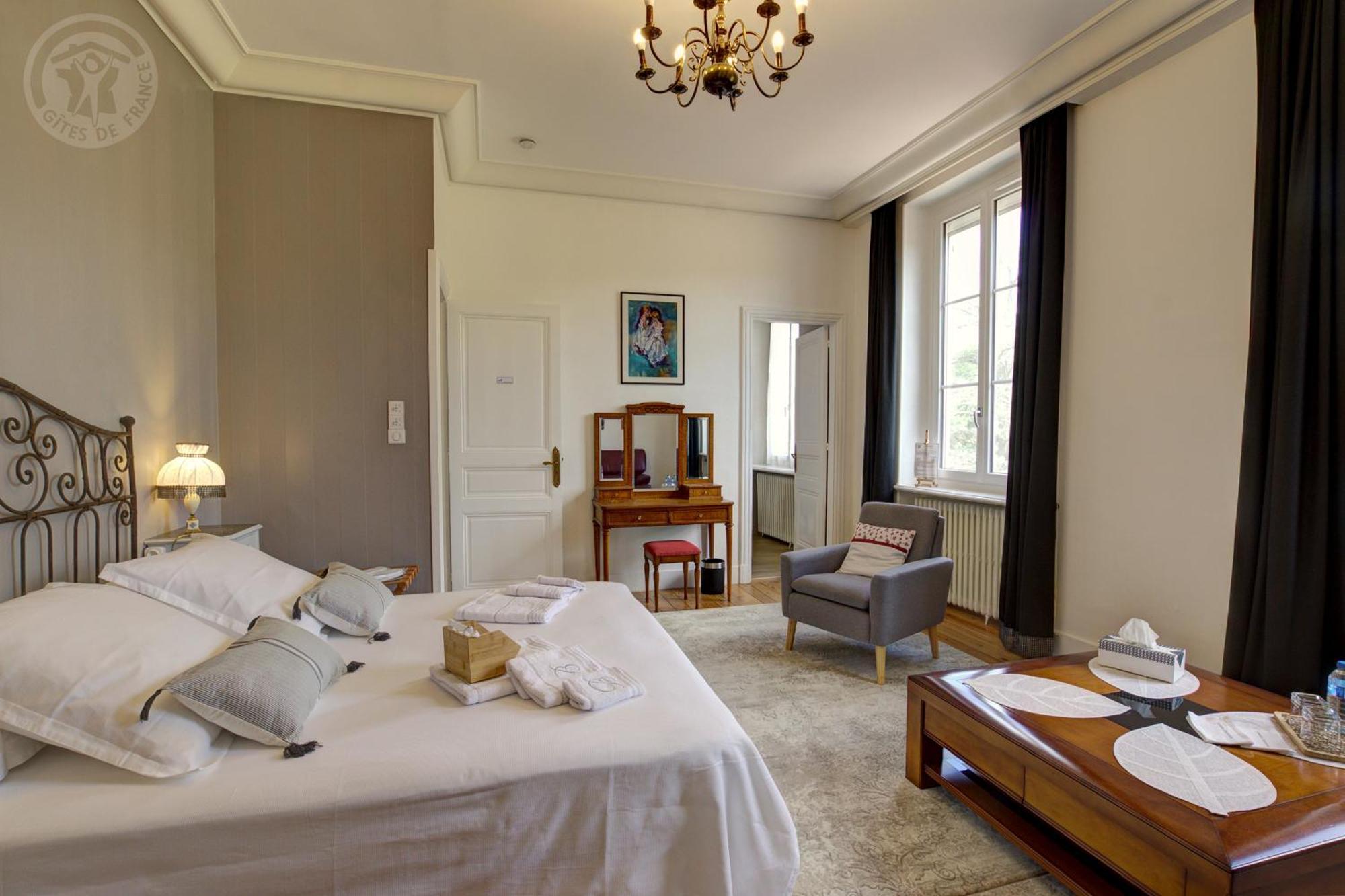 Bed and Breakfast Domaine Berenguer Ouches Exterior foto